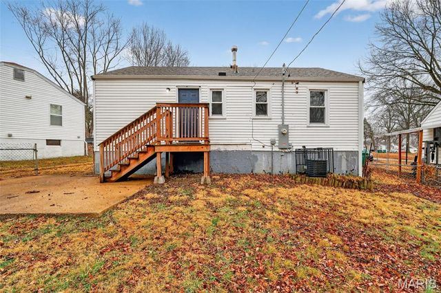 2037 Bainbridge Drive, St Louis, MO 63133