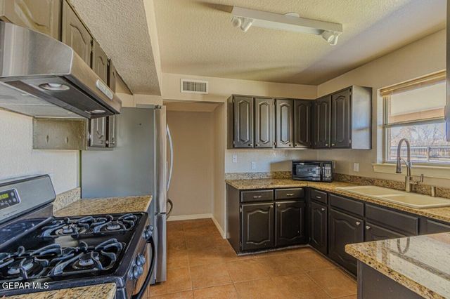 5717 SAPLINAS Road, El Paso, TX 79932