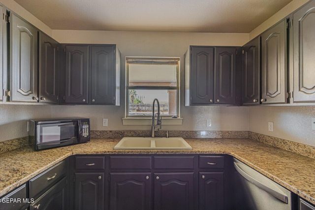 5717 SAPLINAS Road, El Paso, TX 79932