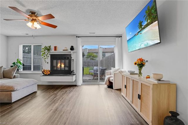 311 Woods Edge Ct, Virginia Beach, VA 23462