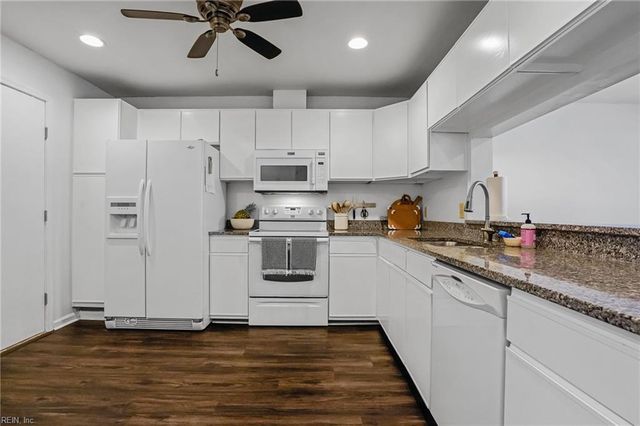 311 Woods Edge Ct, Virginia Beach, VA 23462