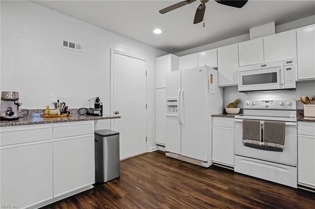 311 Woods Edge Ct, Virginia Beach, VA 23462
