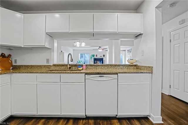 311 Woods Edge Ct, Virginia Beach, VA 23462