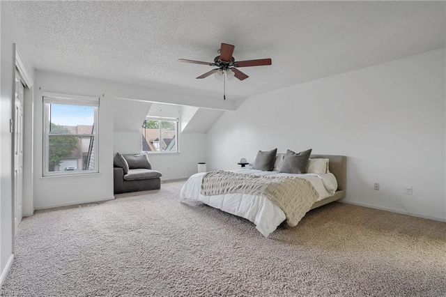 311 Woods Edge Ct, Virginia Beach, VA 23462