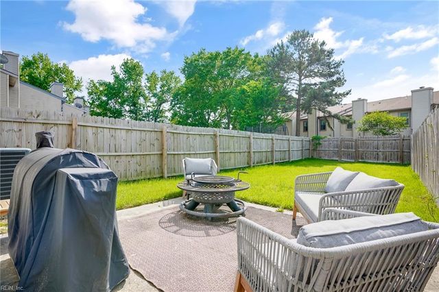 311 Woods Edge Ct, Virginia Beach, VA 23462