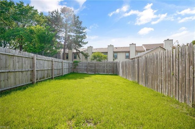 311 Woods Edge Ct, Virginia Beach, VA 23462