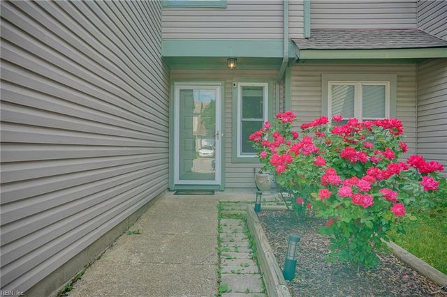 311 Woods Edge Ct, Virginia Beach, VA 23462