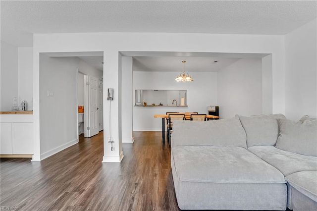 311 Woods Edge Ct, Virginia Beach, VA 23462