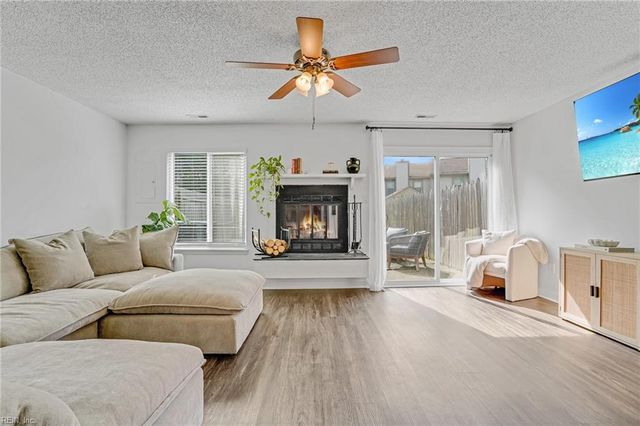 311 Woods Edge Ct, Virginia Beach, VA 23462
