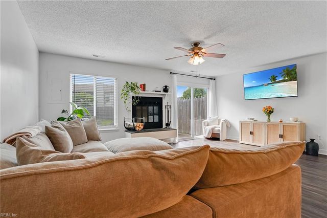 311 Woods Edge Ct, Virginia Beach, VA 23462