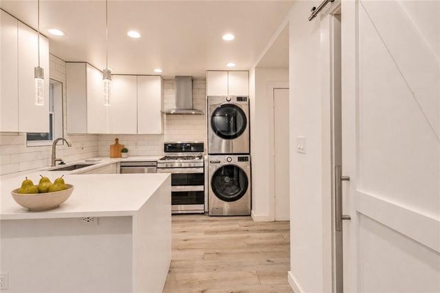 5641 Kingsport Drive 8, Atlanta, GA 30342