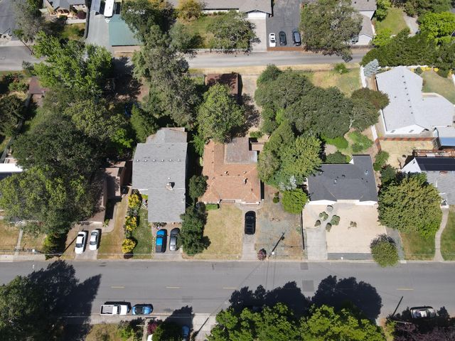 1434 NW Hawthorne Avenue, Grants Pass, OR 97526