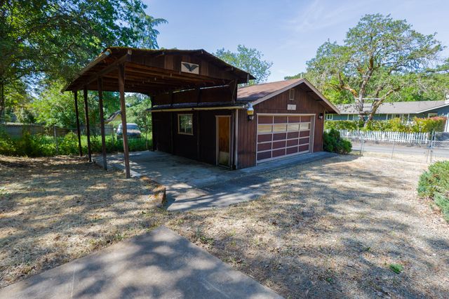1434 NW Hawthorne Avenue, Grants Pass, OR 97526