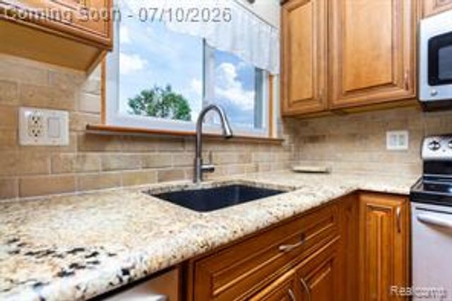 9807 Fairbanks Street, Belleville, MI 48111