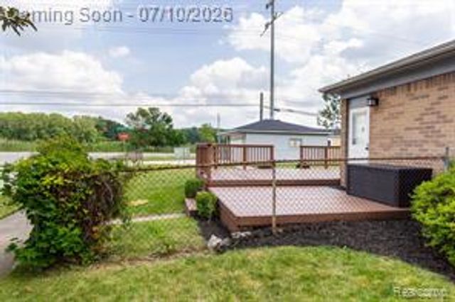 9807 Fairbanks Street, Belleville, MI 48111