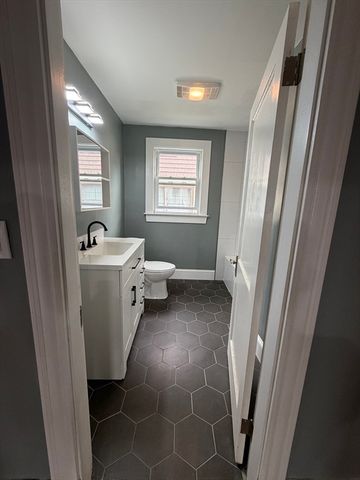 2 Columbia Blvd, Peabody, MA 01960