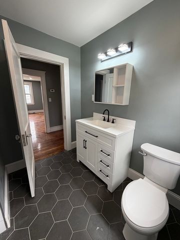 2 Columbia Blvd, Peabody, MA 01960