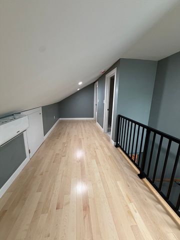 2 Columbia Blvd, Peabody, MA 01960
