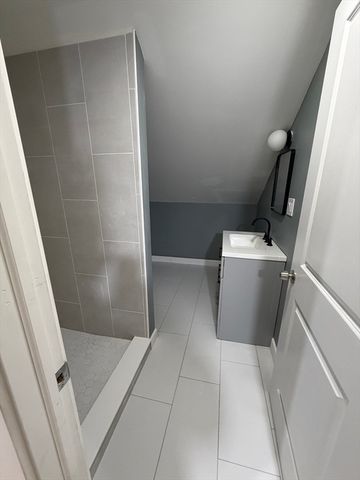 2 Columbia Blvd, Peabody, MA 01960