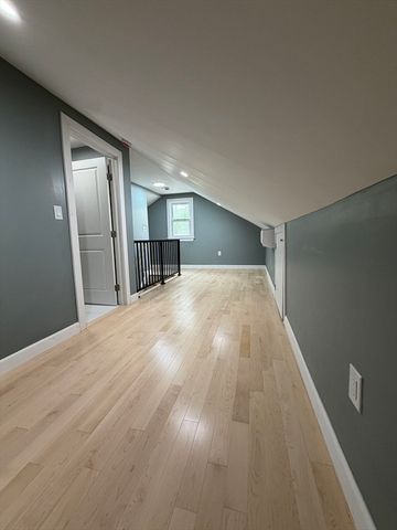 2 Columbia Blvd, Peabody, MA 01960