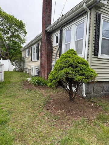 2 Columbia Blvd, Peabody, MA 01960