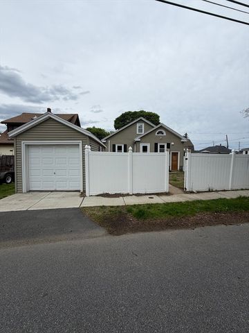 2 Columbia Blvd, Peabody, MA 01960