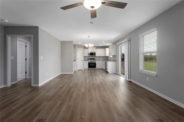 608 Foxglove Lane, Raymore, MO 64083