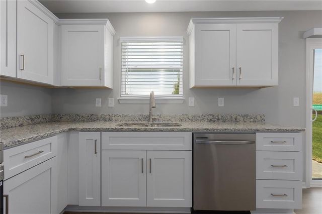 608 Foxglove Lane, Raymore, MO 64083