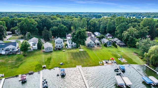 11987 W Indian Lake Drive, Vicksburg, MI 49097