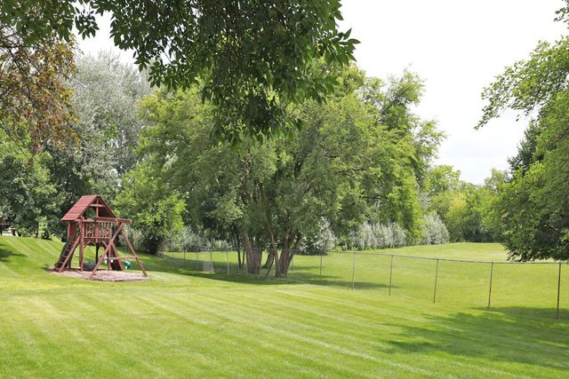 125 Bright Ridge Drive, Schaumburg, IL 60194
