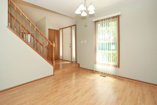 125 Bright Ridge Drive, Schaumburg, IL 60194