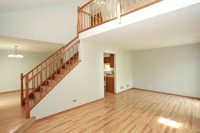 125 Bright Ridge Drive, Schaumburg, IL 60194