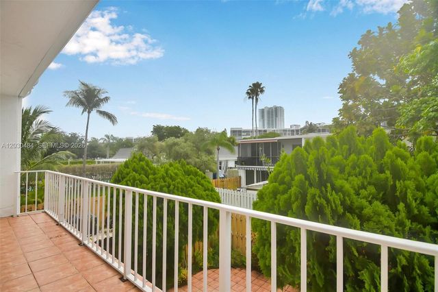 812 NE 26th Avenue, Hallandale Beach, FL 33009