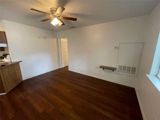 1648 Post RD 4, San Marcos, TX 78666