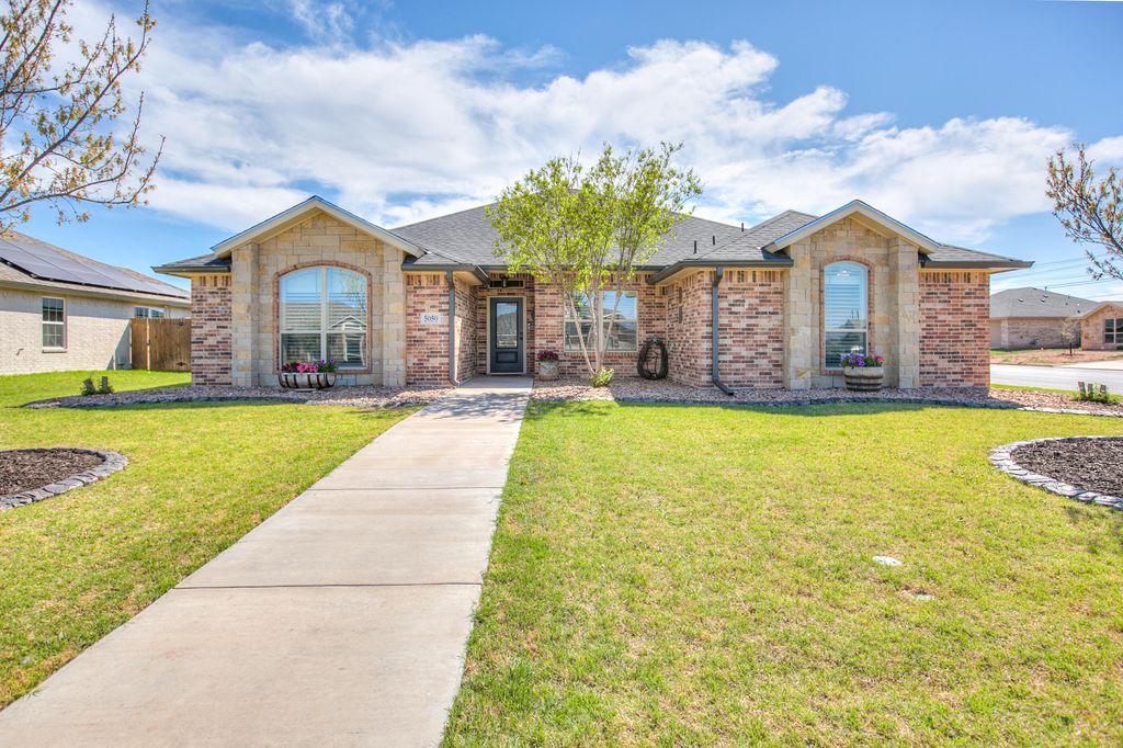 Image 10 of property listing at 5050 Red Oak Lane, San Angelo, TX 76904