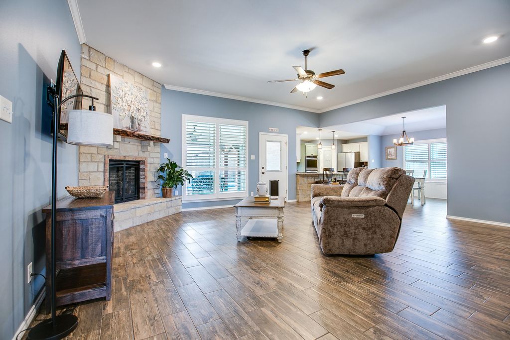 Image 14 of property listing at 5050 Red Oak Lane, San Angelo, TX 76904