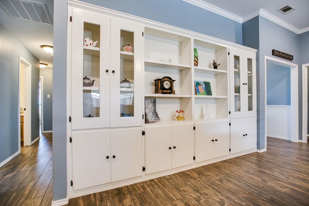 Image 18 of property listing at 5050 Red Oak Lane, San Angelo, TX 76904