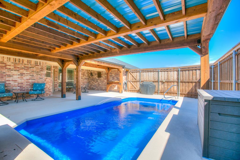 Image 3 of property listing at 5050 Red Oak Lane, San Angelo, TX 76904
