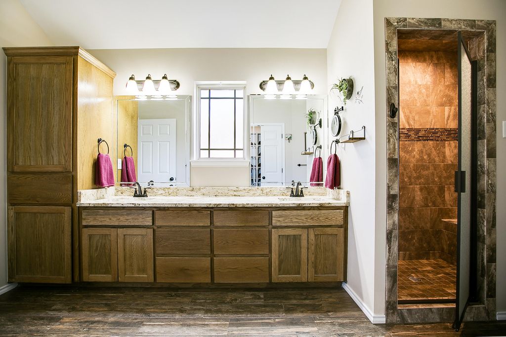 Image 31 of property listing at 5050 Red Oak Lane, San Angelo, TX 76904