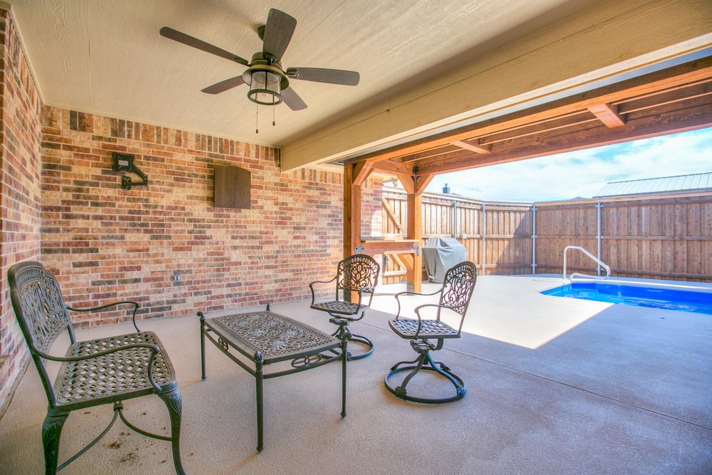 Image 5 of property listing at 5050 Red Oak Lane, San Angelo, TX 76904