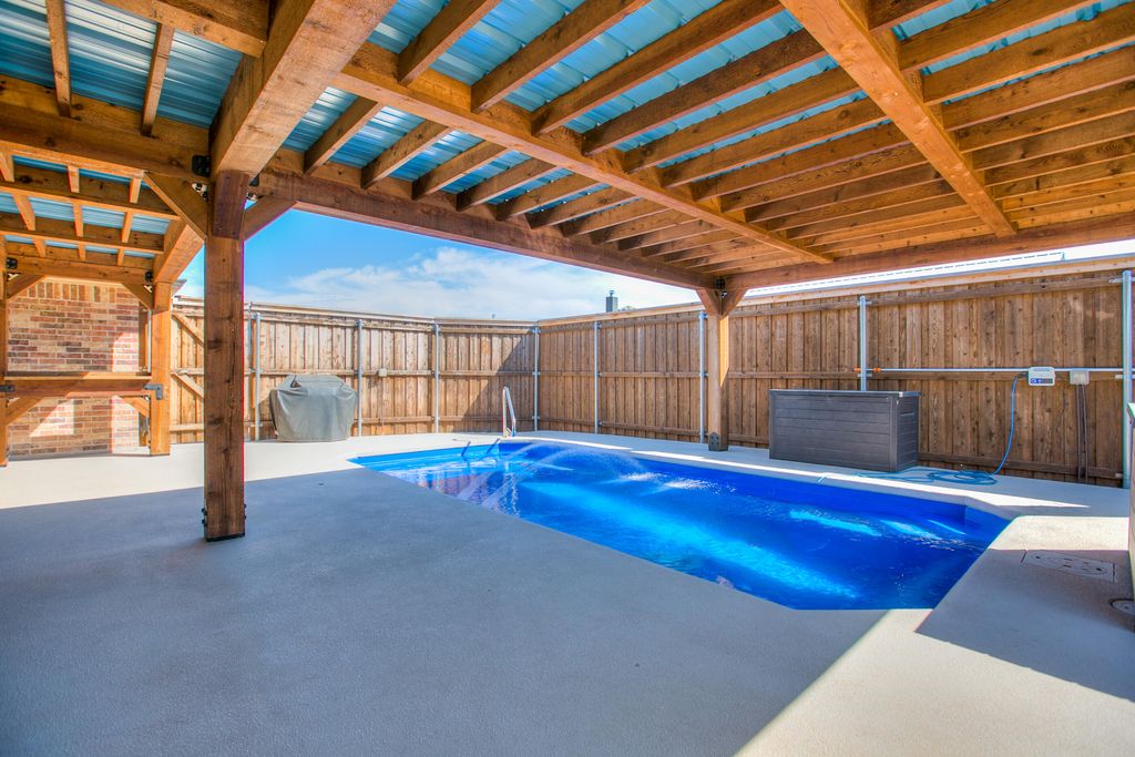 Image 7 of property listing at 5050 Red Oak Lane, San Angelo, TX 76904