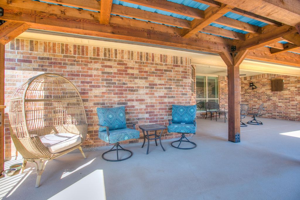 Image 8 of property listing at 5050 Red Oak Lane, San Angelo, TX 76904