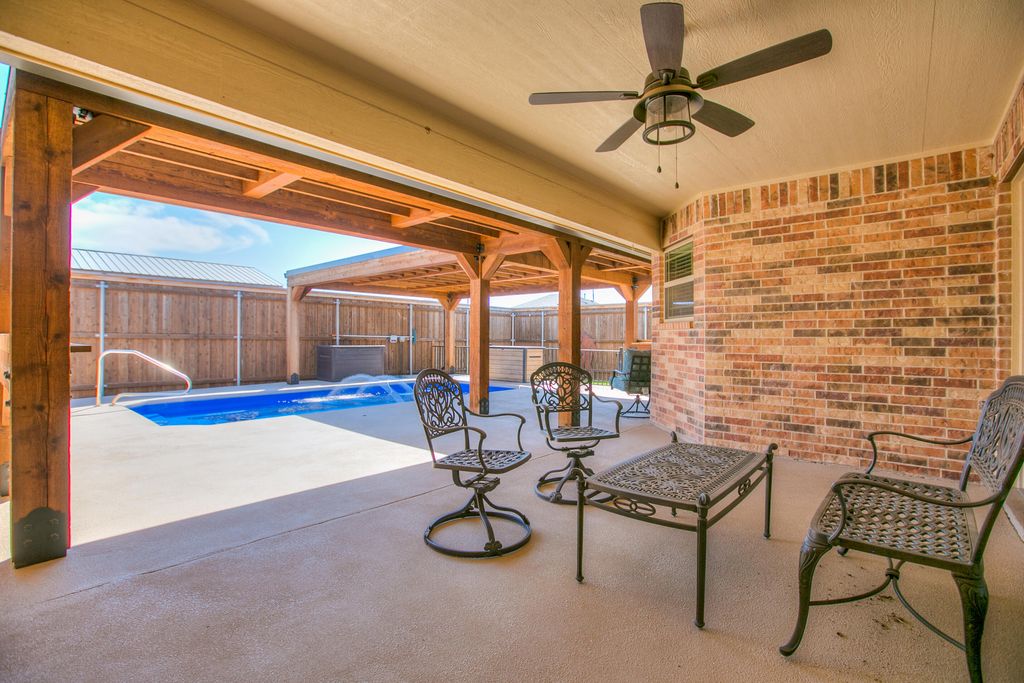 Image 9 of property listing at 5050 Red Oak Lane, San Angelo, TX 76904