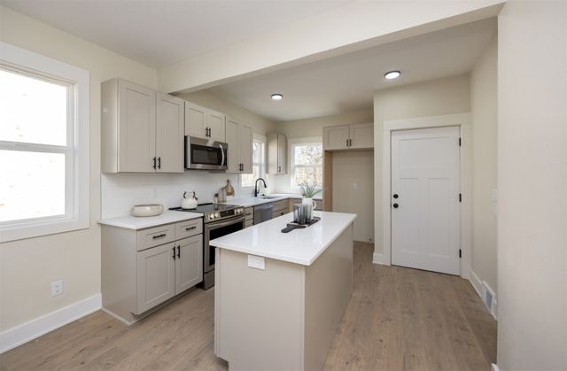 415 42nd Street, Des Moines, IA 50312