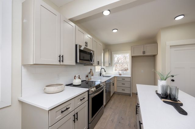 415 42nd Street, Des Moines, IA 50312