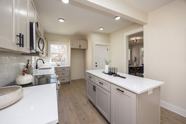 415 42nd Street, Des Moines, IA 50312