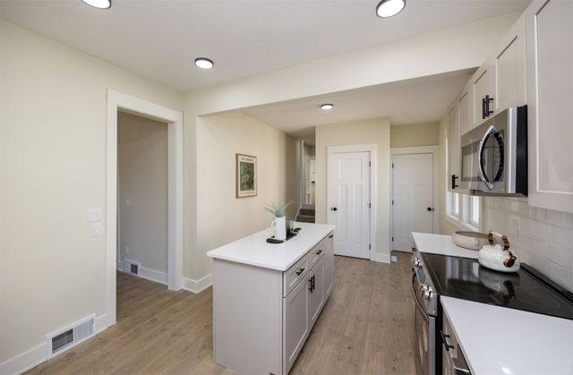 415 42nd Street, Des Moines, IA 50312