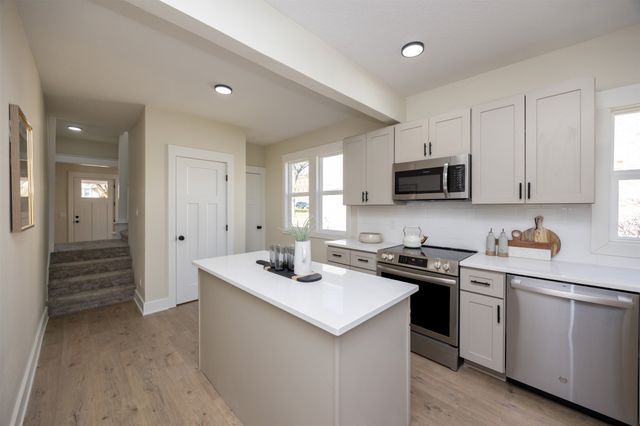 415 42nd Street, Des Moines, IA 50312