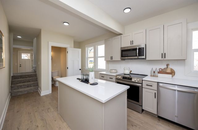 415 42nd Street, Des Moines, IA 50312