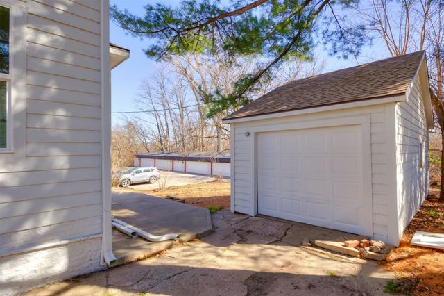 415 42nd Street, Des Moines, IA 50312
